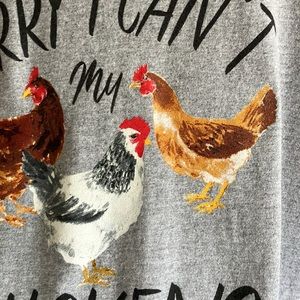 “ Sorry I can’t my chickens need me” short sleeve graphic tee size L so cute